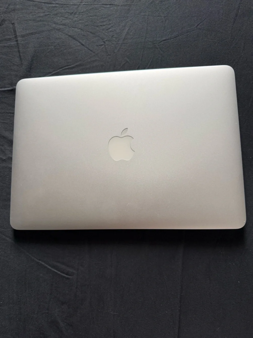 Apple MacBook Air 13’Aluminum Silver Top-View